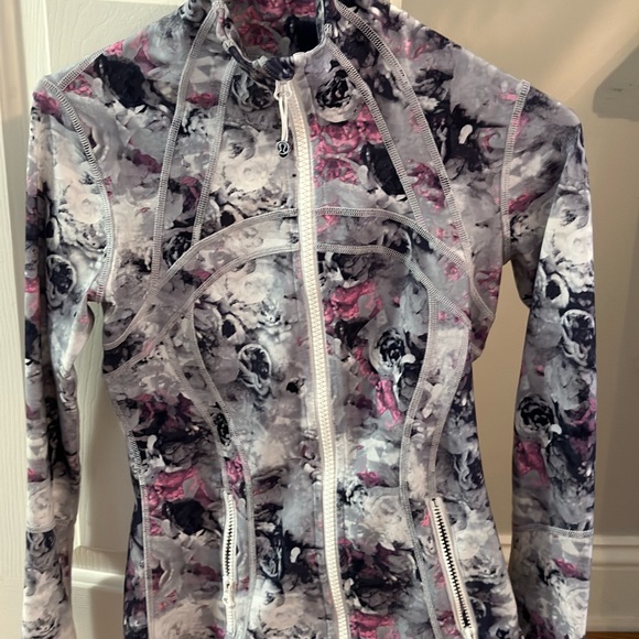 Lululemon define jacket size 4 - Picture 2 of 2
